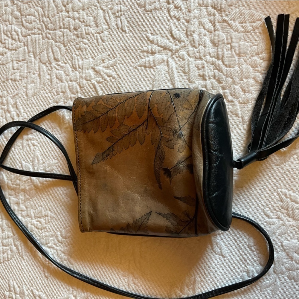 CL Whiting leaf leather crossbody